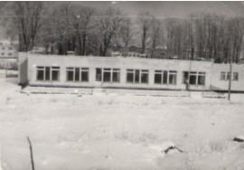 Widok na przedszkole od tyłu budynku
