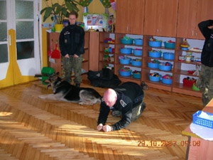 2007-10-29 Straż Graniczna w odwiedzinach w naszym przedszkolu