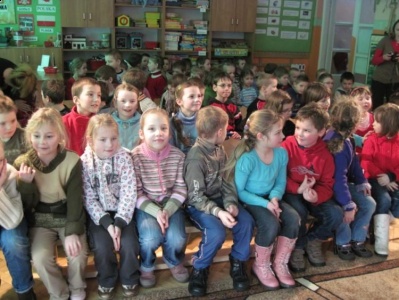 26.01.2010 Uczniowie klas I z wizytą w naszym przedszkolu