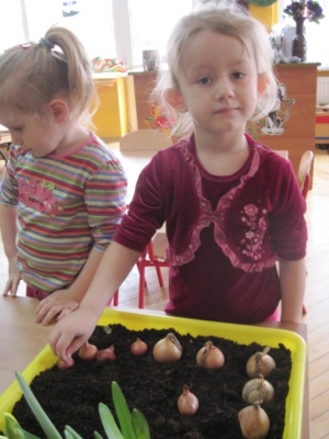 15.04.2011 Wiosennie i kolorowo w naszym przedszkolu