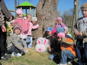 20.04.2011 Świąteczne zabawy z zajączkiem