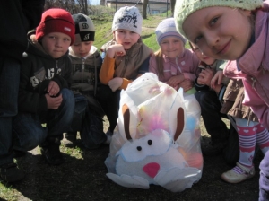 20.04.2011 Świąteczne zabawy z zajączkiem