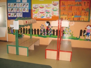 17.10.2011 Nowe półki w szatni przedszkola