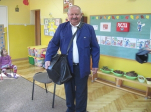 11.10.2012r. Wizyta pana listonosza w grupie maluszków