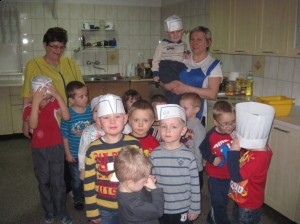 26.02.2013r. Maluszki z wizytą w przedszkolnej kuchni