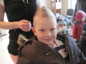 07.03.2013r. Maluszki w salonie fryzjerskim w Wicku