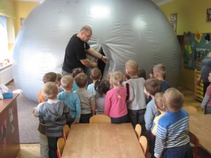 25.04.2013r. Pokaz astronomiczny w przenośnym planetarium