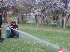 07.05.2013r. Spotkanie ze strażakami na stadionie w Charbrowie