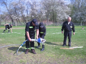07.05.2013r. Spotkanie ze strażakami na stadionie w Charbrowie