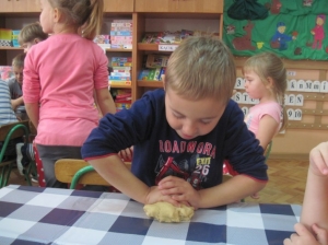 11.10.2013r. Starszaki pieką rogaliki