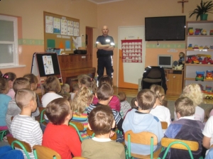 07.11.2013r. Lekcja bezpieczeństwa z panem policjantem