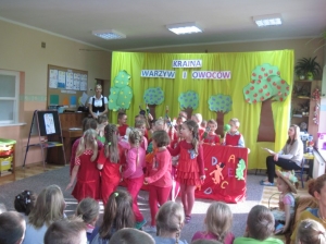 13.11.2013r. Przedstawienie kukiełkowe w wykonaniu Starszaków dla zaproszonych gości