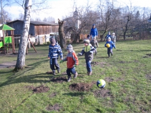 21.02.2104r Jak aktywnie spędzamy czas w ogrodzie przedszkolnym