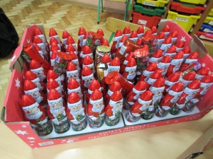 05.12.2014 Mikołajkowe czekoladki od pracowników GOKiS