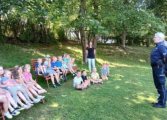 Grafika 4: Bezpieczny przedszkolak - Wakacyjne spotkanie z policjantami