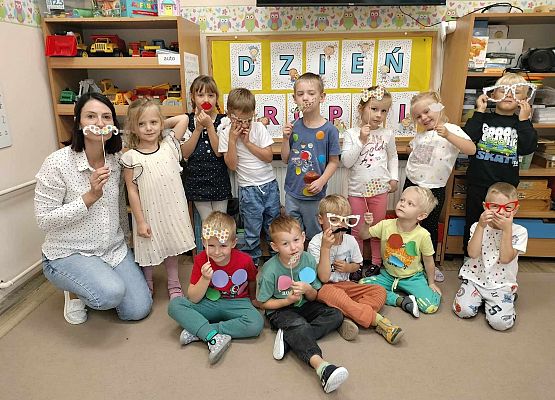 Grafika 4: 13.09.2024 Dzień Kropki w Grupie Średniaków