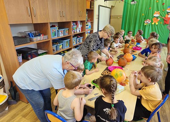 Grafika 4: 25.10.2024 Warsztaty kreatywne z Seniorami  z Klubu Seniora w Wicku