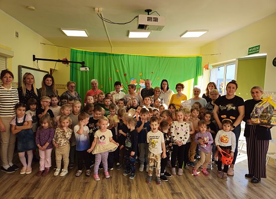 Grafika 51: 25.10.2024 Warsztaty kreatywne z Seniorami  z Klubu Seniora w Wicku
