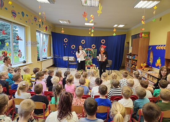 Grafika 2: 29.10.2024 Bajka muzyczna pt. "Kwiatki z kwiateczkowa"