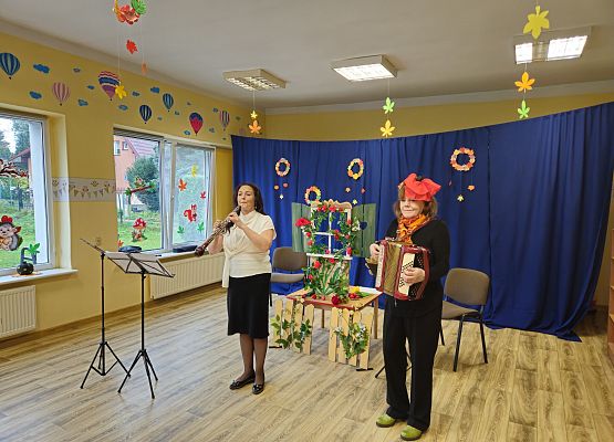 Grafika 3: 29.10.2024 Bajka muzyczna pt. "Kwiatki z kwiateczkowa"