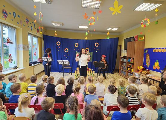 Grafika 7: 29.10.2024 Bajka muzyczna pt. "Kwiatki z kwiateczkowa"