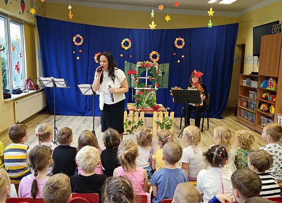 Grafika 8: 29.10.2024 Bajka muzyczna pt. "Kwiatki z kwiateczkowa"