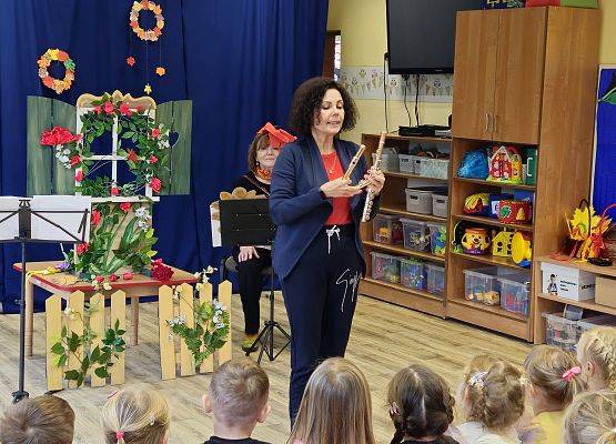 Grafika 12: 29.10.2024 Bajka muzyczna pt. "Kwiatki z kwiateczkowa"