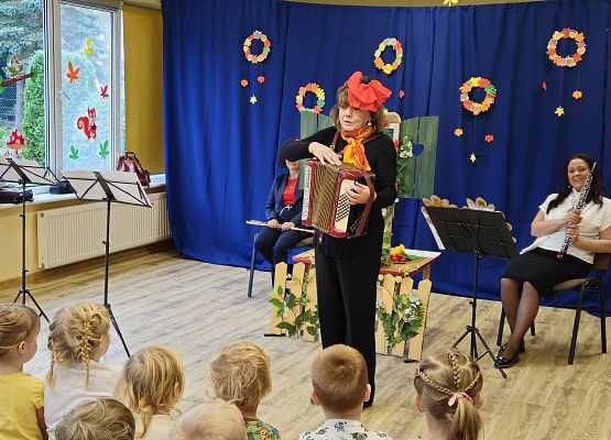 Grafika 17: 29.10.2024 Bajka muzyczna pt. "Kwiatki z kwiateczkowa"