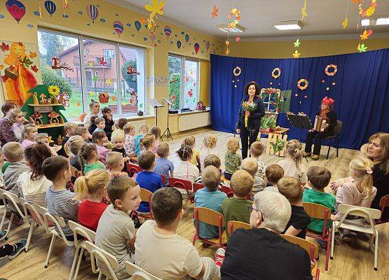 Grafika 23: 29.10.2024 Bajka muzyczna pt. "Kwiatki z kwiateczkowa"