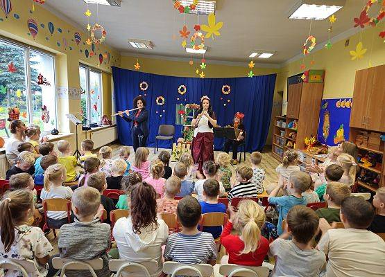 Grafika 29: 29.10.2024 Bajka muzyczna pt. "Kwiatki z kwiateczkowa"