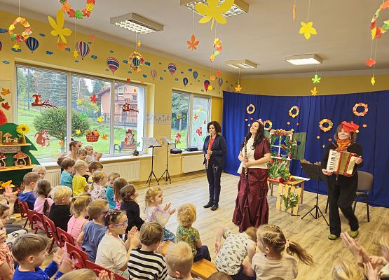 Grafika 30: 29.10.2024 Bajka muzyczna pt. "Kwiatki z kwiateczkowa"