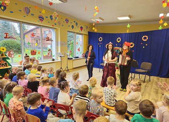 Grafika 31: 29.10.2024 Bajka muzyczna pt. "Kwiatki z kwiateczkowa"