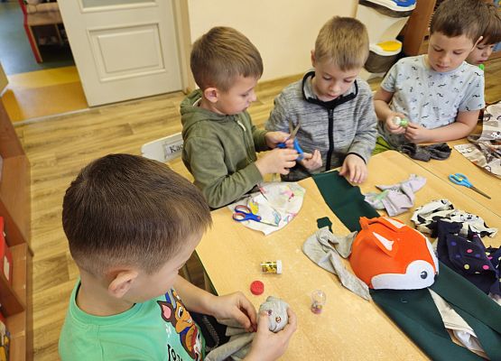 Grafika 8: 05.11.2024 Dzień Postaci z Bajek gr III