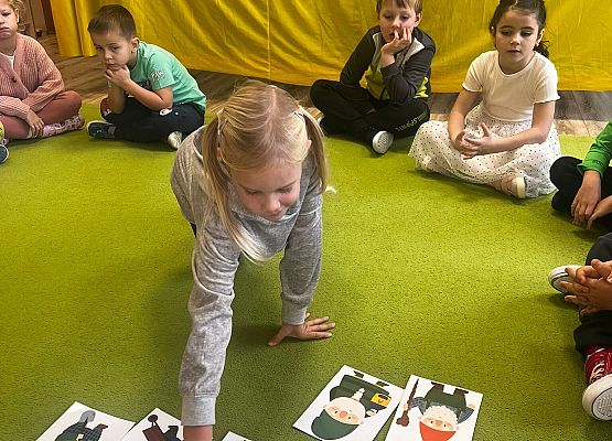 Grafika 18: 05.11.2024 Dzień Postaci z Bajek gr III