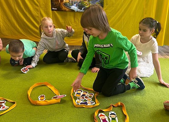 Grafika 34: 05.11.2024 Dzień Postaci z Bajek gr III