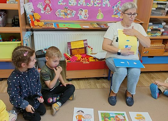 Grafika 10: 05.11.2024 Dzień Postaci z Bajek gr II