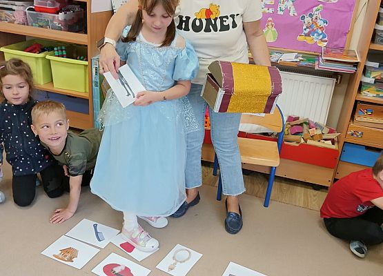 Grafika 14: 05.11.2024 Dzień Postaci z Bajek gr II