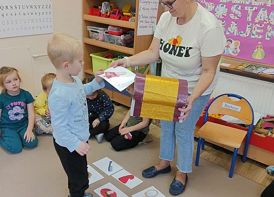 Grafika 15: 05.11.2024 Dzień Postaci z Bajek gr II