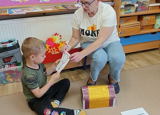 Grafika 16: 05.11.2024 Dzień Postaci z Bajek gr II