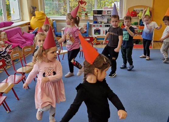 Grafika 3: 05.11.2024 Dzień Postaci z Bajek gr I