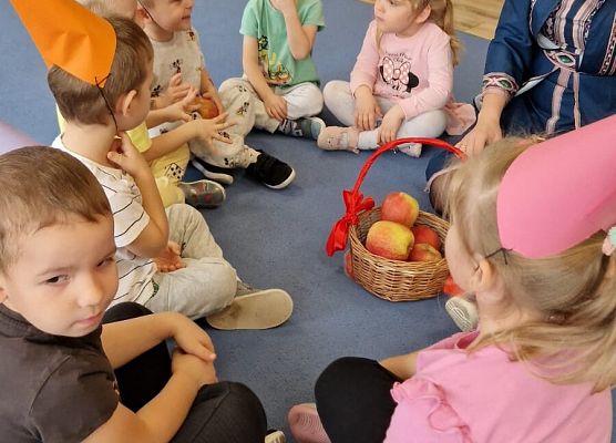 Grafika 15: 05.11.2024 Dzień Postaci z Bajek gr I