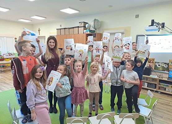 Grafika 10: 20.11.2024 Międzynarodowy Dzień Praw Dziecka gr III