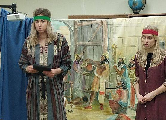 Grafika 2: Przedstawienie  teatralne pt. Niezwykła ryba"
