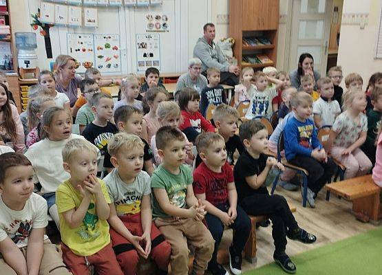 Grafika 1: Przedstawienie  teatralne pt. Niezwykła ryba"
