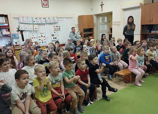 Grafika 4: Przedstawienie  teatralne pt. Niezwykła ryba"