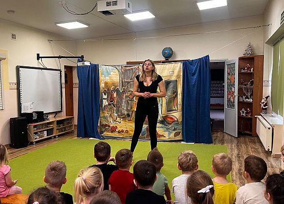 Grafika 5: Przedstawienie  teatralne pt. Niezwykła ryba"