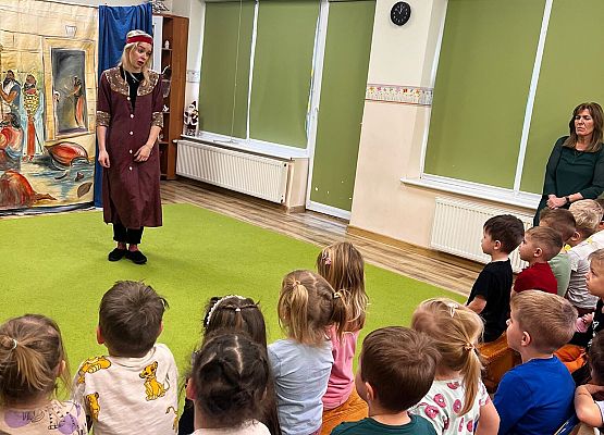 Grafika 21: Przedstawienie  teatralne pt. Niezwykła ryba"