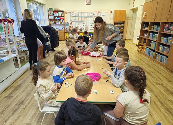 Grafika 1: 03.12.2024 Świateczne warsztaty gr III