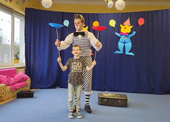 Grafika 24: Występy artysty cyrkowego - klauna Macieja Słowika