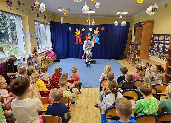 Grafika 53: Występy artysty cyrkowego - klauna Macieja Słowika